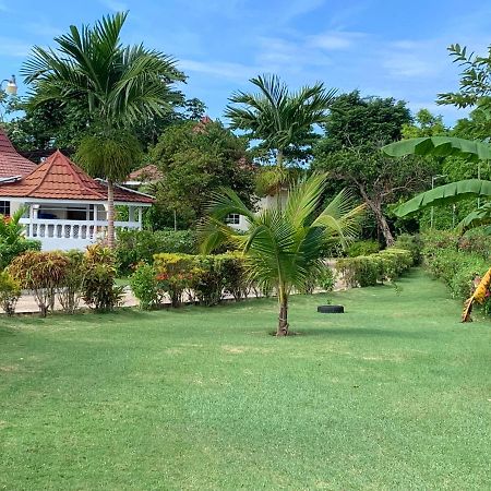 Whistling Villa Runaway Bay Exterior foto